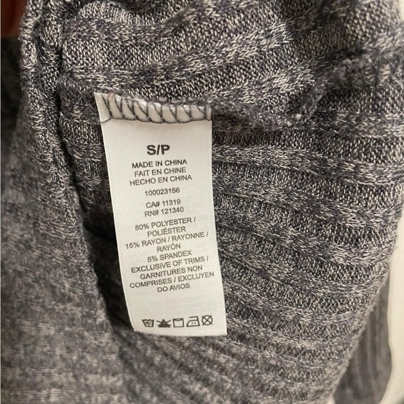 5/20$ Dynamite gray turtleneck size small - Picture 4 of 4